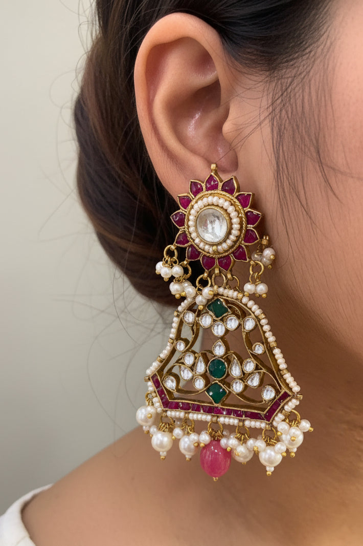 Model wearing this sun Polki kundan earrinfs 
