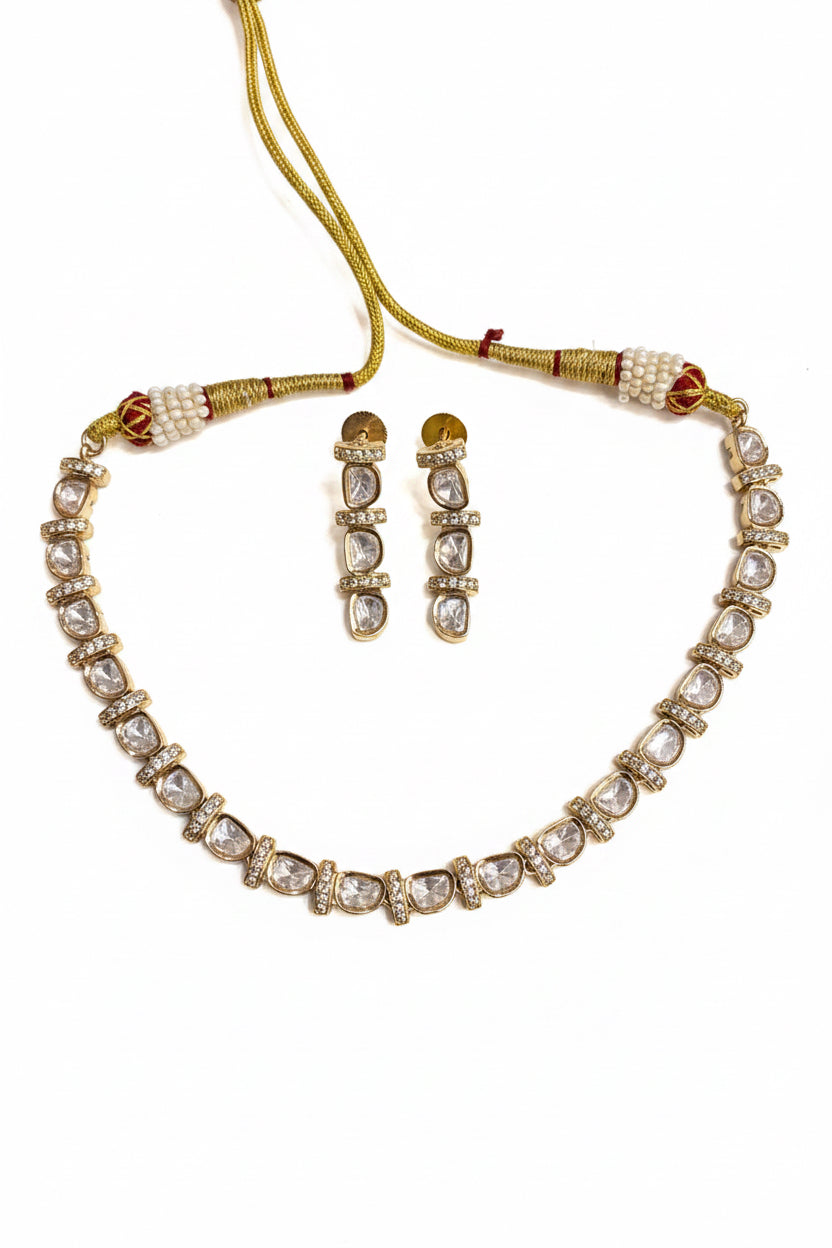 Oval-cut moissanite set