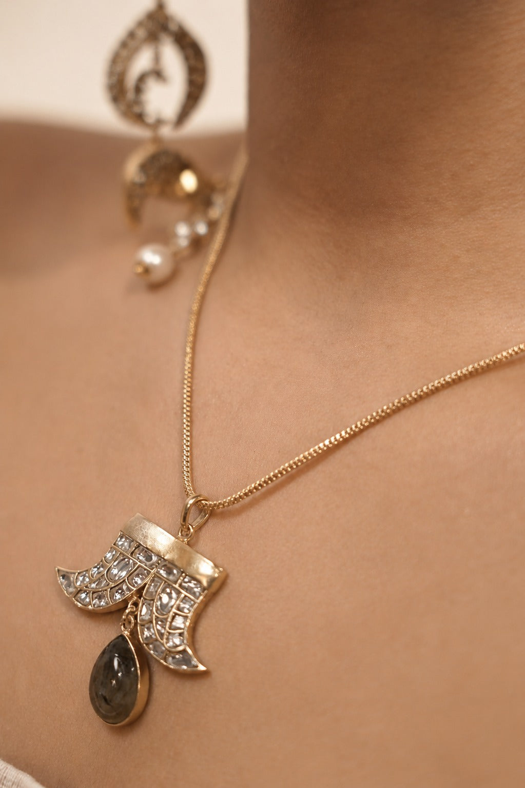 Vintage-Inspired Teardrop Pendant